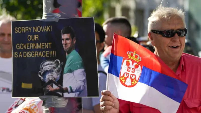 Người hâm mộ Australia ủng hộ Djokovic và chỉ trích chính phủ của mình