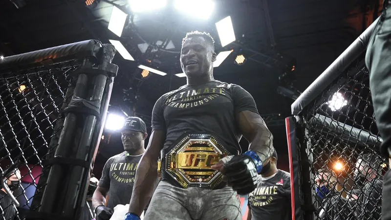 Ngannou đang lưỡng lự giữa UFC và quyền Anh