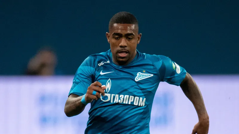 Malcom tung hoàng RPL trong màu áo Zenit
