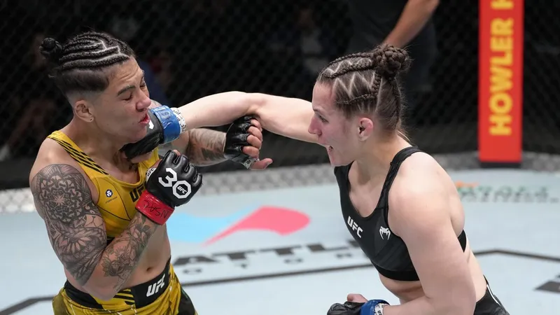 Erin tung đòn vào Andrade