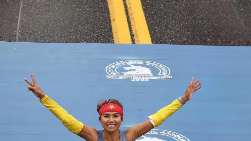 Võ Thanh Nga (Nga Võ): Nữ runner Việt Nam đeo cờ đỏ sao vàng vượt qua giới hạn bản thân - chinh phục Boston Marathon