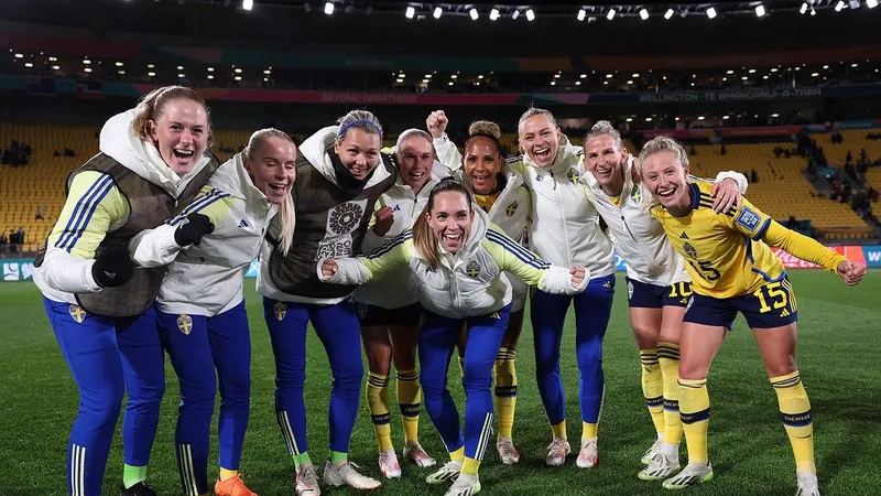 Rubensson (giữa) và các đồng đội ở World Cup nữ 2023