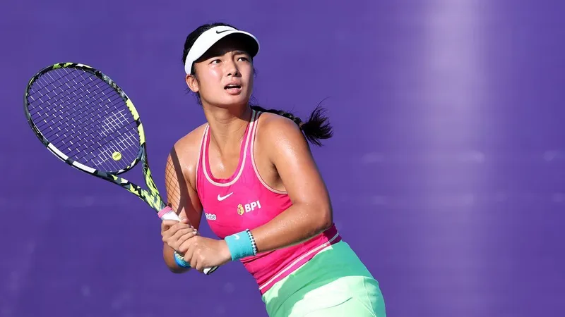 Eala là thành viên của Học viện Rafael Nadal, cô vừa tốt nghiệp tháng 6 năm nay