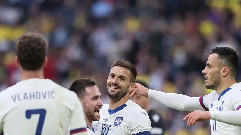 Tadic và các đồng đội tuyển Serbia
