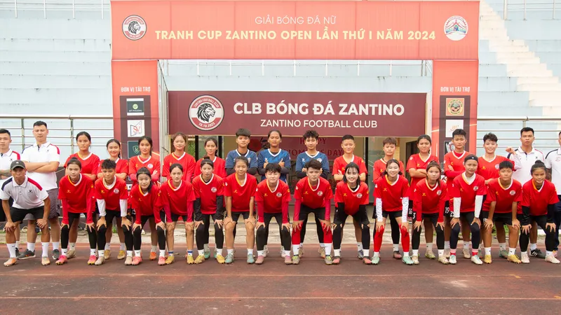 CLB bóng đá nữ Zantino tại Cúp Tứ hùng Zantino Open. Ảnh: ĐOÀN NHẬT