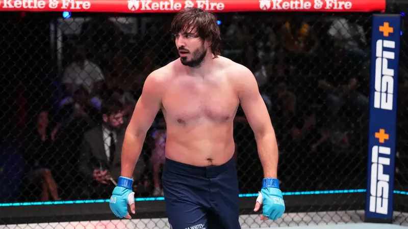 Vakhitov vừa được UFC ký hợp đồng