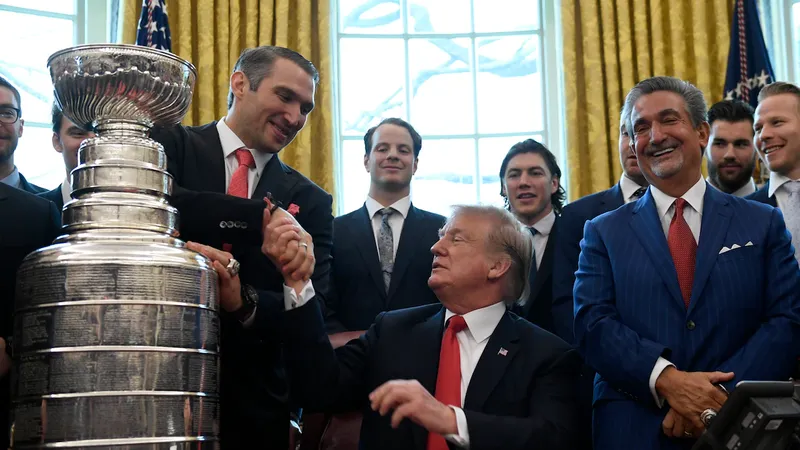 Tổng thống Donald Trump trong lần tiếp đón Washington Capitals và Ovechkin tại Nhà trắng ở nhiệm kỳ trước