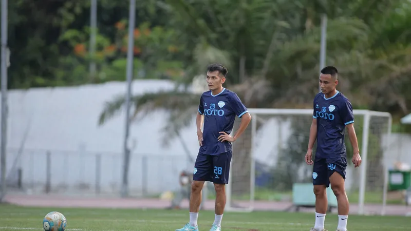 Cầu thủ An Biên trong trận giao hữu với Hiếu Hoa Quahaco