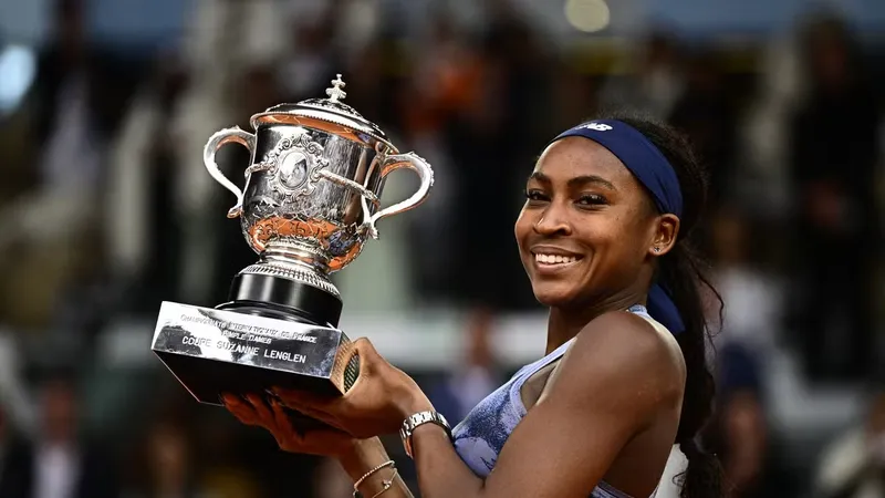Gauff nâng cúp vô địch