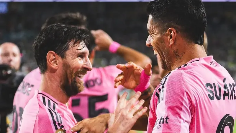 Niềm vui của Messi và Suarez trước khi bị gỡ hòa