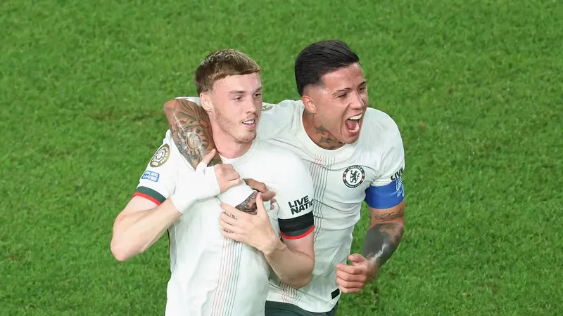 Palmer và Fernandez ăn mừng sau khi đánh bại Palmeiras