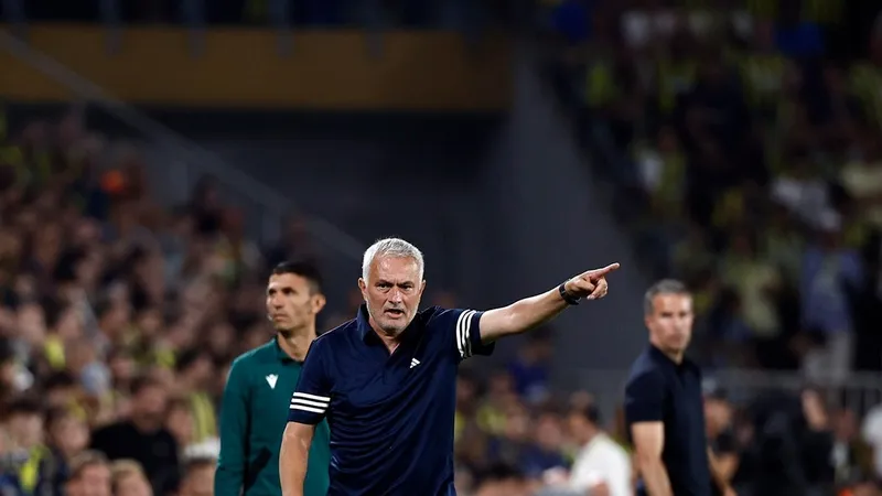 Mourinho trong trận lượt về