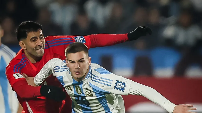 Mastantuono trong lần ra mắt tuyển Argentina