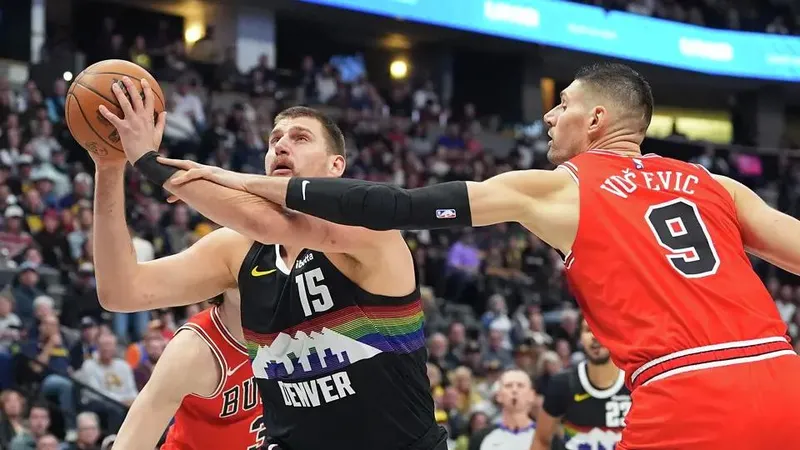 Vucevic cố ngăn cản Jokic