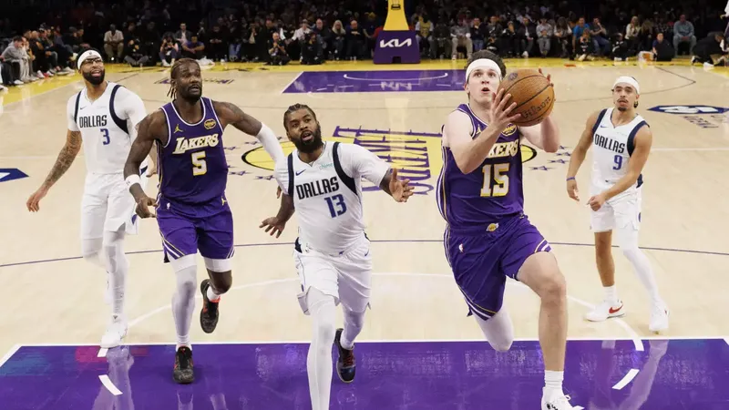 LA Lakers (áo tím) toàn thắng cả 4 trận vòng bảng NBA Cup