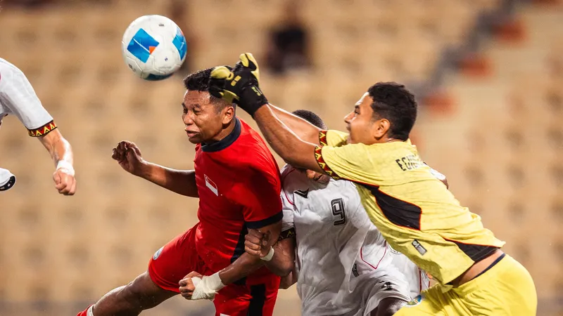 U22 Singapore (áo đỏ) thua thảm Timor-Leste