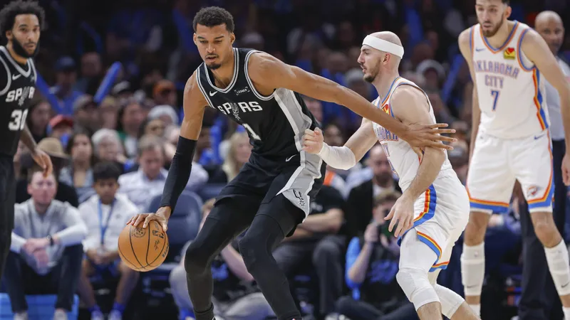 Wembanyama giúp Spurs đánh bại OKC