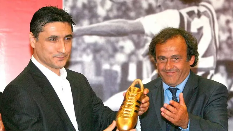 Huyền thoại Pancev (trái)