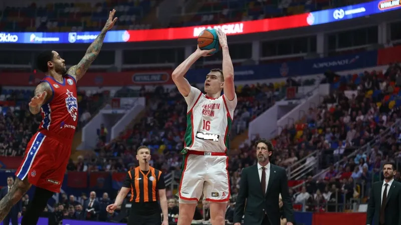 Lokomotiv (áo trắng - Ảnh: TVB United League) thua trận 2