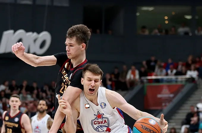 CSKA (áo trắng) đánh bại Lokomotiv trận thứ 4 (Ảnh: Trang web CSKA)