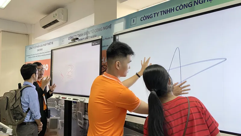 Khai mạc Chợ công nghệ phục vụ hoạt động đào tạo quản lý giáo dục