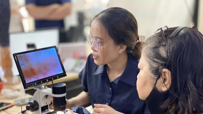 Ứng dụng công nghệ hỗ trợ chăm sóc sức khỏe người cao tuổi