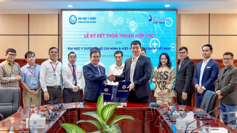 Ứng dụng Blockchain và AI trong hoạt động đào tạo ngành y tế