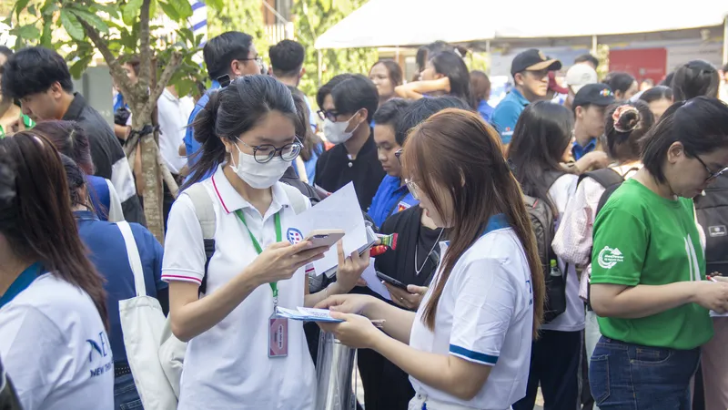 Tuổi trẻ TPHCM ra quân tiếp sức người lao động