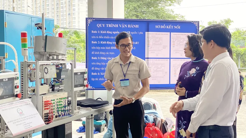 Khai mạc hội thi về thiết bị đào tạo tự làm