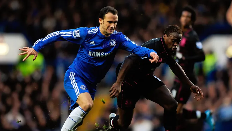 Ricardo Carvalho (trái) trong màu áo Chelsea. Ảnh: Getty Images.