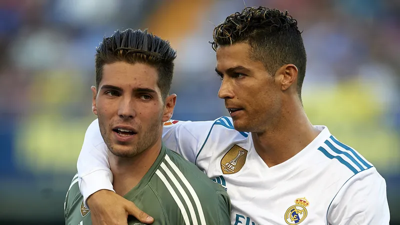 Cristiano Ronaldo và con trai Zidane trong ngày ra mắt 