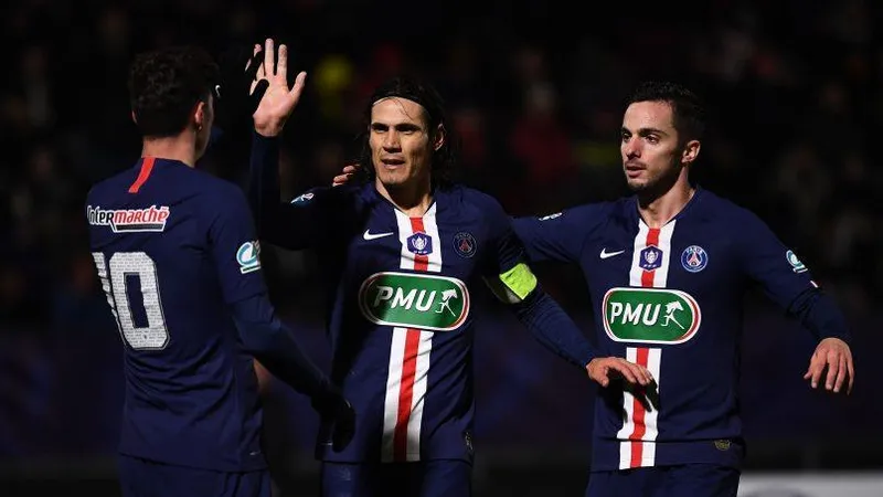 Bạc bẽo với công thần Cavani - Liệu đó là phong cách của PSG?