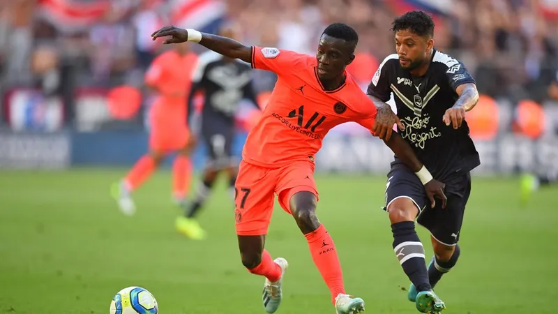 UEFA yếu cầu kết thúc giải ngày 30-6. Ligue 1 sẵn sàng vượt rào