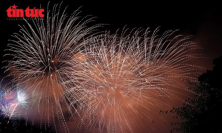 越南首都河内将于除夕夜（2月17日）0点至0点15分，在全市所有坊、乡的34个地点燃放烟花。