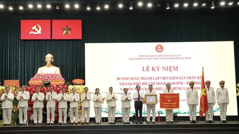 胡志明市人民检察院庆祝成立50周年 荣获"劳动英雄"称号