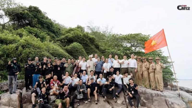 电视剧《CM12计划》剧组。图自人民公安电影制片厂