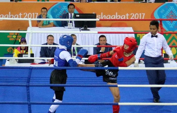 Yến Ly (áo đỏ) đã có chiếc HCV AIMAG 2017. Ảnh: H.BÌNH