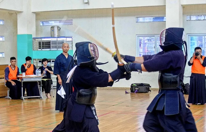 Môn kendo đang thu hút đông đảo VĐV tập luyện tại các thành phố lớn. Ảnh: MINH HOÀNG