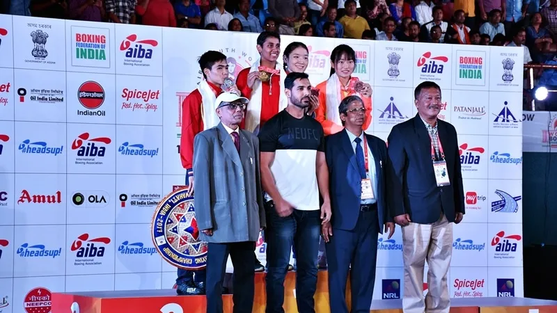 Hồng Ngọc (ngoài cùng bên trái hàng sau) đã có suất Olympic trẻ 2018. Nguồn: AIBA