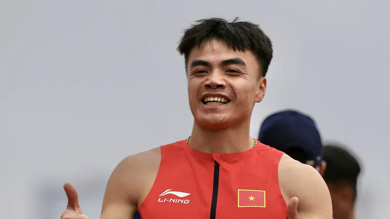 Ngần Ngọc Nghĩa giành HCB cự ly 200m nam. Ảnh: DŨNG PHƯƠNG