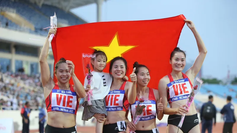Đội tiếp sức nữ 4x400m đã vô địch SEA Games 31. Ảnh; DŨNG PHƯƠNG
