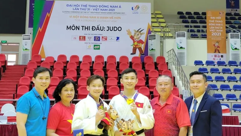 Thanh Thủy và em trai Hoàng Thành cùng giành HCV tại SEA Games 31. Ảnh: THANH THỦY