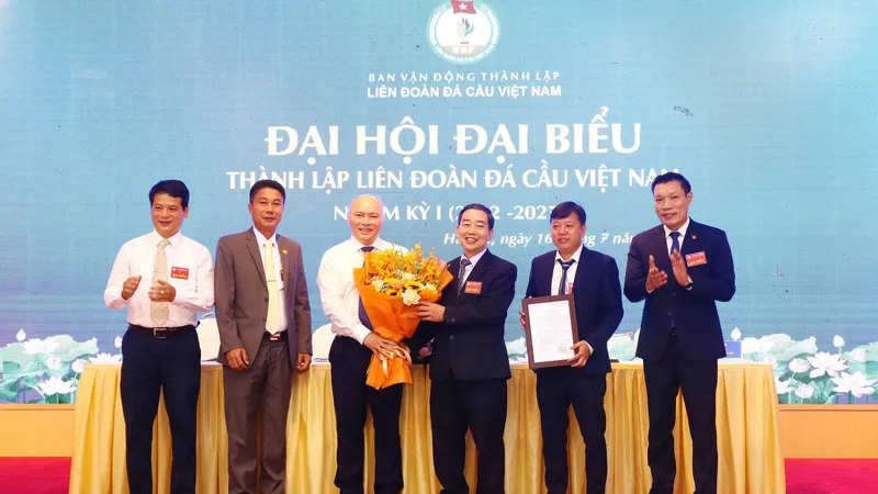 Liên đoàn đá cầu Việt Nam chính thức ra mắt. Ảnh: LƯỢNG LƯỢNG