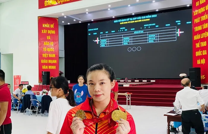 Lực sĩ Phạm Thị Hồng Thanh đã có 3 tấm HCV tại giải năm nay. Ảnh: MINH CHIẾN