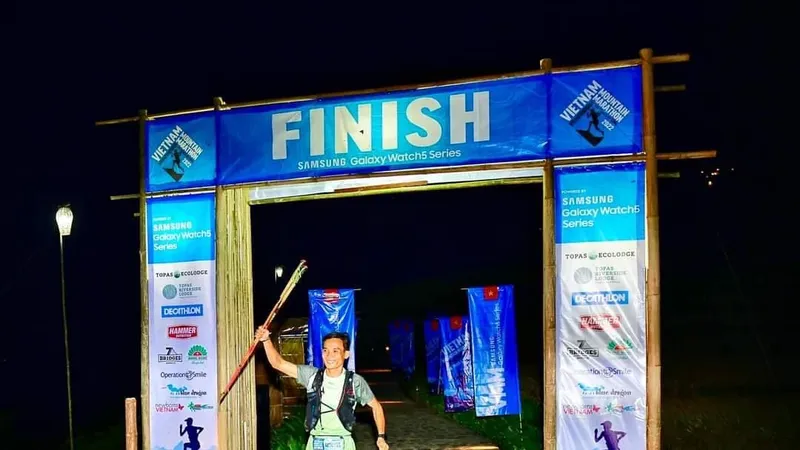 VĐV Quang Trần là người chinh phục cự ly khốc liệt nhất giải đấu lên tới hơn 160km. Ảnh: VMM