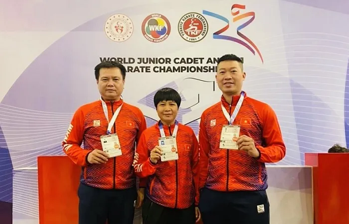 3 HLV của đội karate Việt Nam đã nhận bằng HLV thế giới. Ảnh: S.H.VŨ