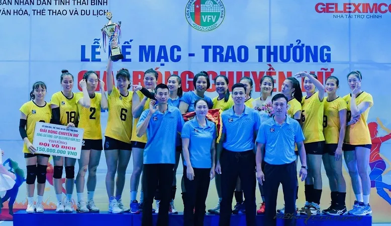 Đội nữ Thái Bình đã vô địch giải bóng chuyền trên sân nhà. Ảnh: G.THÁI BÌNH