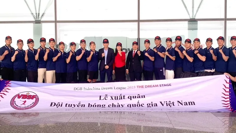 Đội tuyển bóng chày Việt Nam lần đầu thành lập và dự giải quốc tế tại Lào. Ảnh: MINH MINH