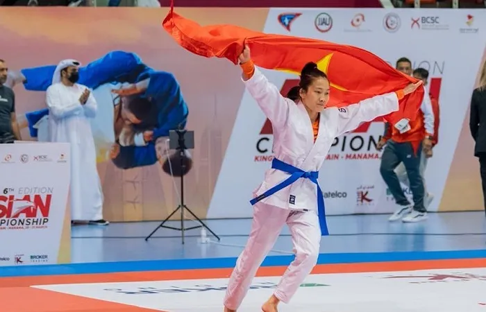 Võ sĩ Phùng Thị Huệ giành tấm HCV quý giá cho đội jujitsu Việt Nam. Ảnh: P.T.H