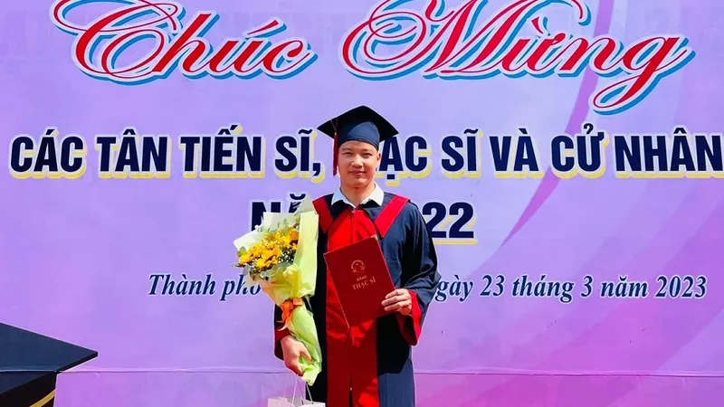 Nguyễn Hoài Văn đã nhận tấm bằng thạc sĩ trước khi dự SEA Games 32. Ảnh: HOÀI VĂN